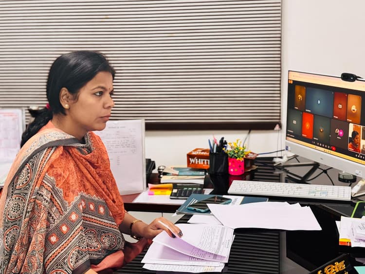 hajipur news. राजस्व महाअभियान में अब तक 11 लाख 53 हजार 29 जमाबंदी पंजी प्रति का हुआ वितरण