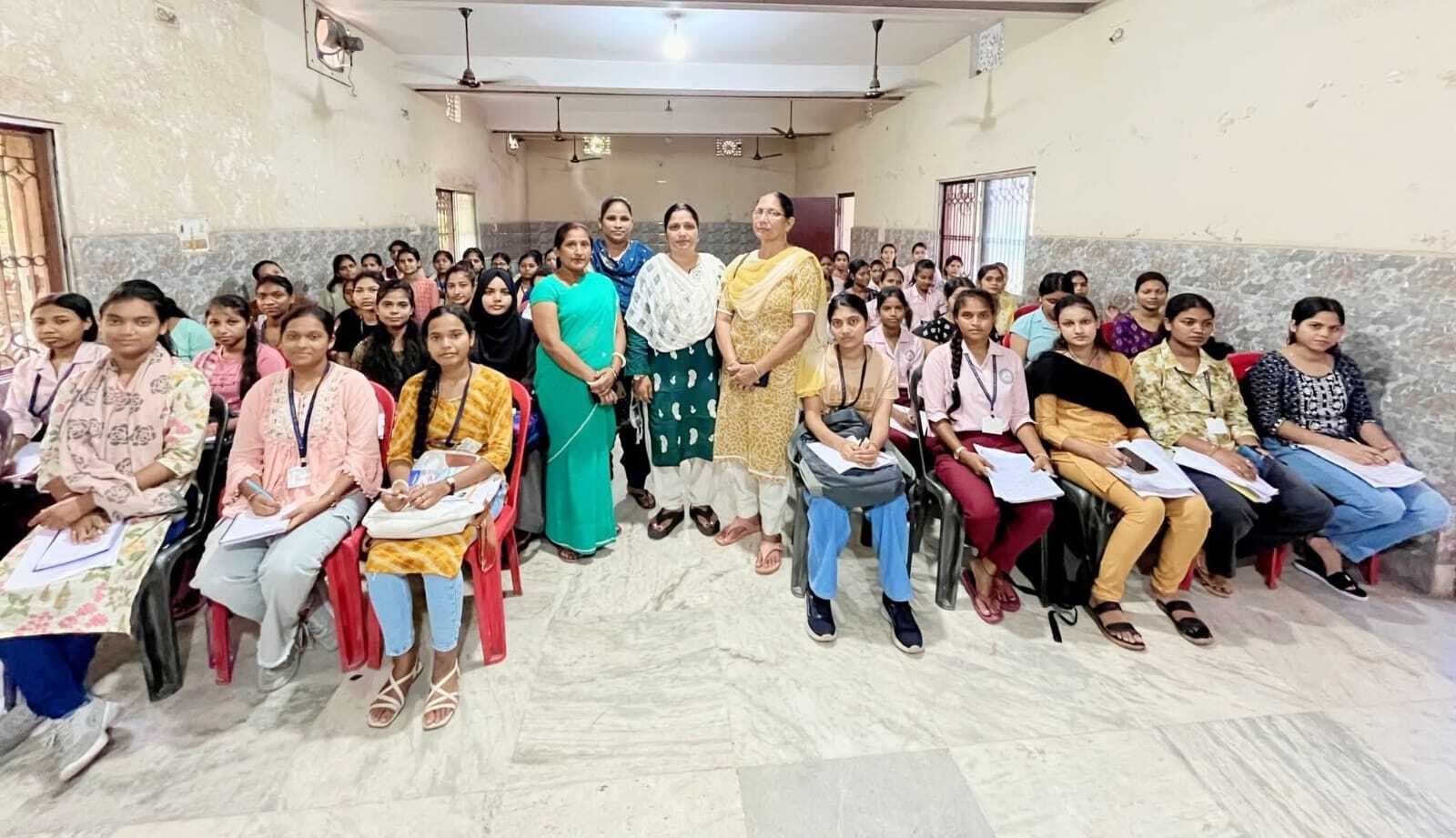 Jamshedpur news. स्वास्थ्य सहिया और जल सहिया ग्रामीण क्षेत्र में स्वास्थ्य एवं स्वच्छता की रीढ़ : डॉ कविता परमार