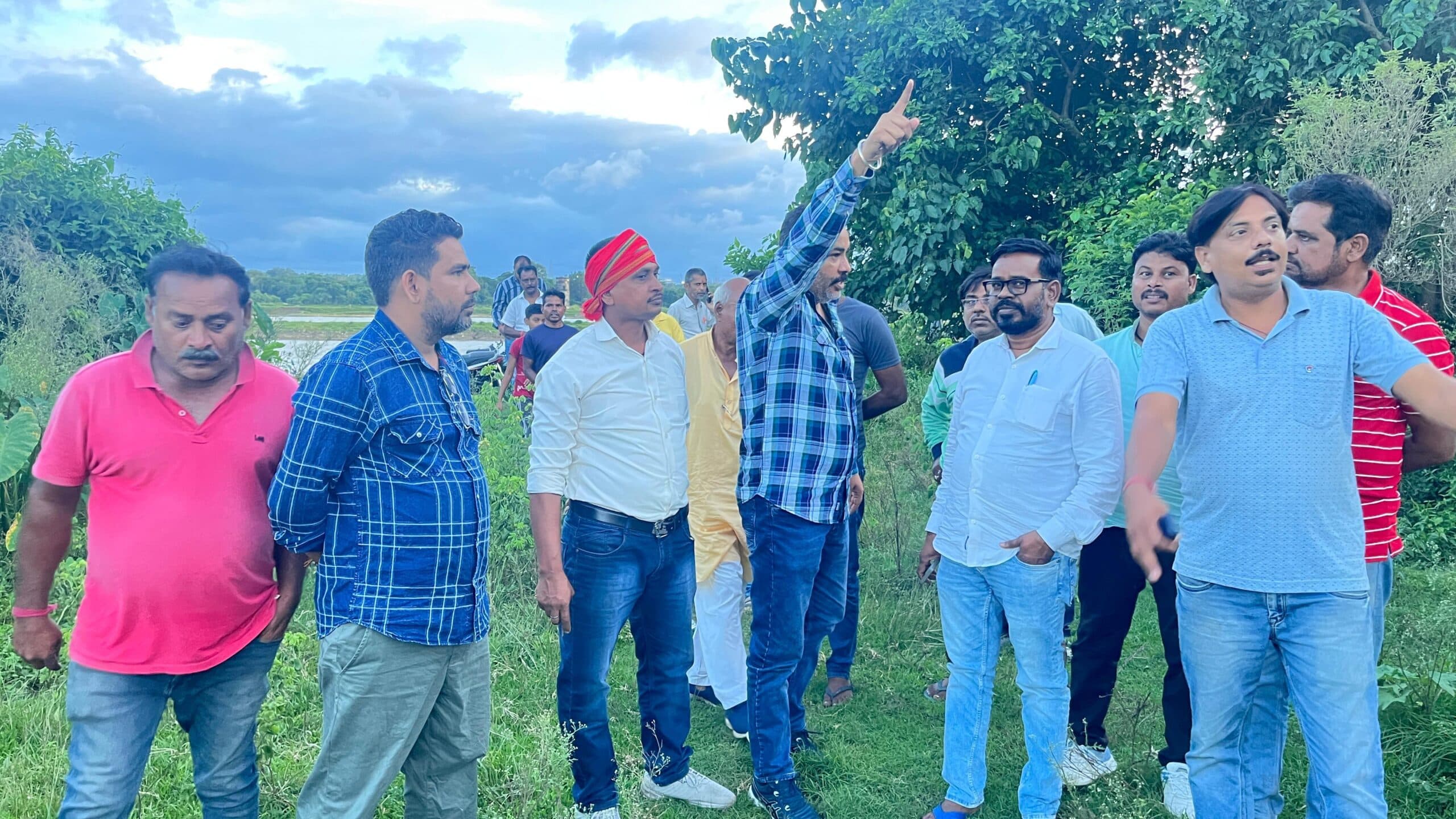 Dhanbad News : सेल के प्रस्तावित डंप स्थल का सिंदरी विधायक ने किया निरीक्षण