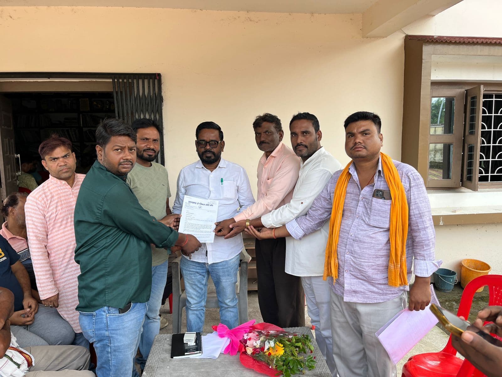 Dhanbad News : ई- रिक्शा टोटो संघ का प्रतिनिधि मंडल विधायक से मिला