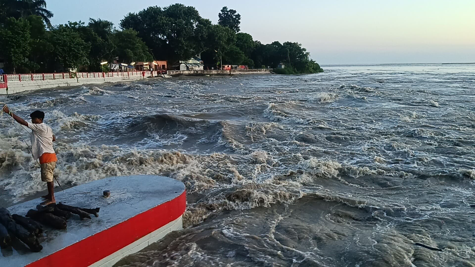 कोसी नदी का जलस्तर घटा, अभियंताओं ने ली राहत की सांस