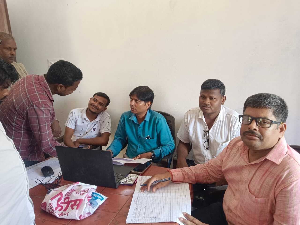 राजस्व महाअभियान के तहत जमाबंदी की प्रति वितरित