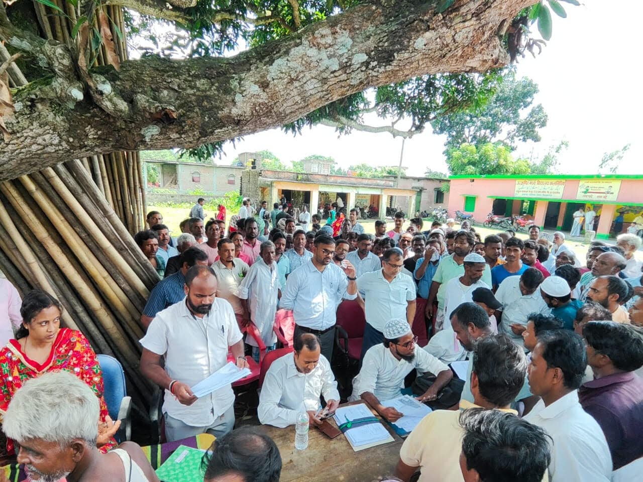 पंचायत में लगे राजस्व शिविरों का अधिकारियों ने किया निरीक्षण