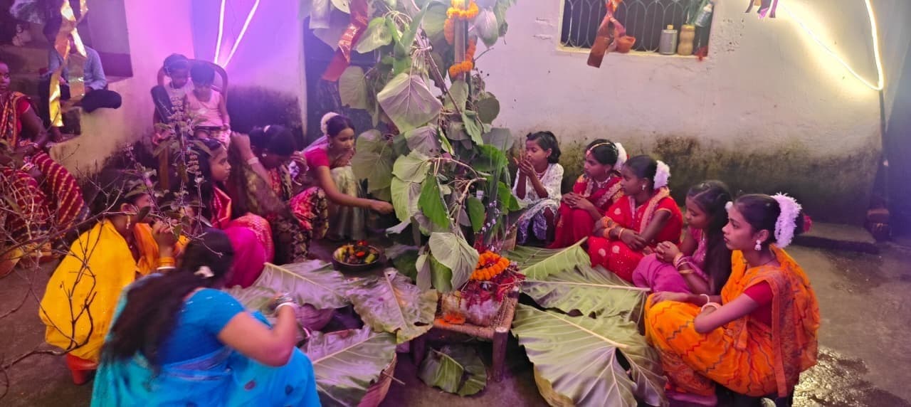 प्रकृति के महापर्व करम की कुंवारी कन्याओं ने की पूजा