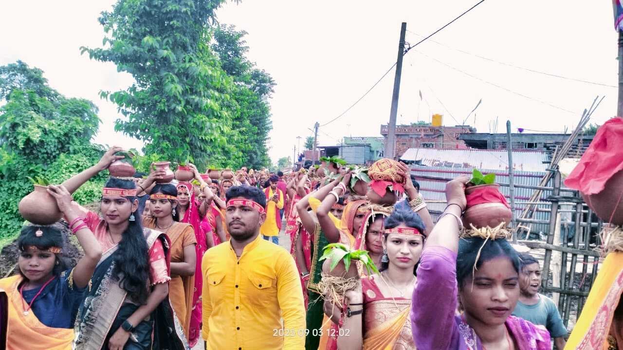 काबर में नौ दिवसीय राम कथा को निकाली कलश यात्रा