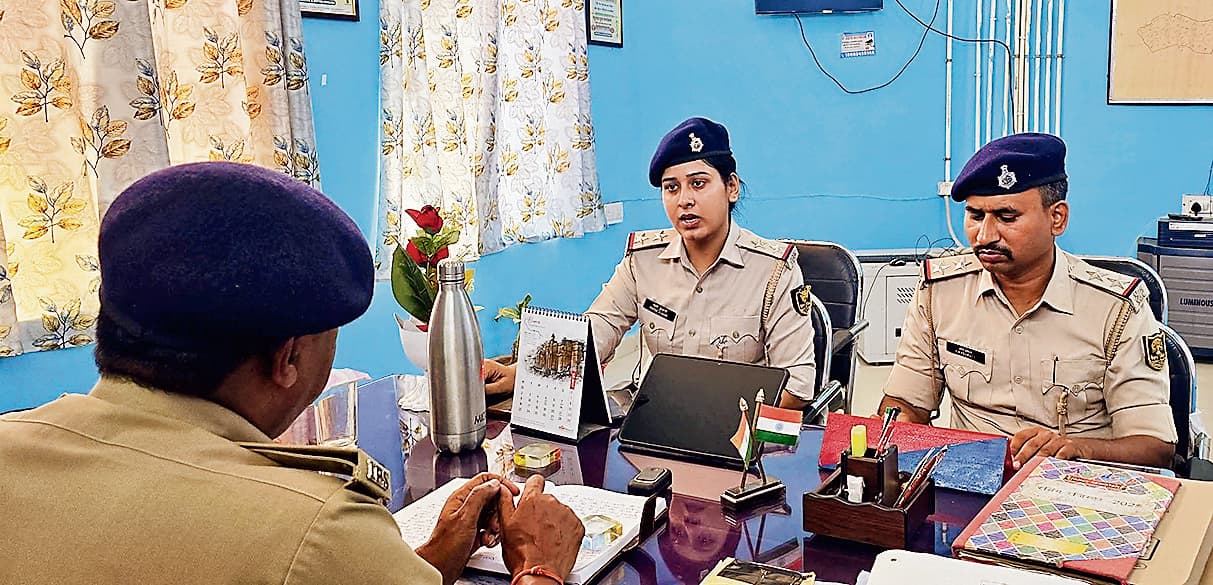 Saran News : परसा थाने का ग्रामीण एसपी ने किया औचक निरीक्षण, दिये कई निर्देश