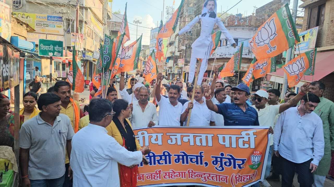 भाजपा ओवीसी मोर्चा ने फूंका राहुल गांधी का पुतला, विरोध में की नारेबाजी