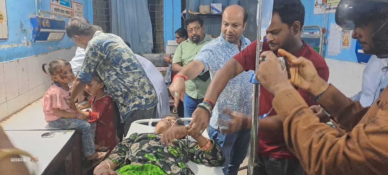 ट्रेन से महिला के दोनों पैर कटे