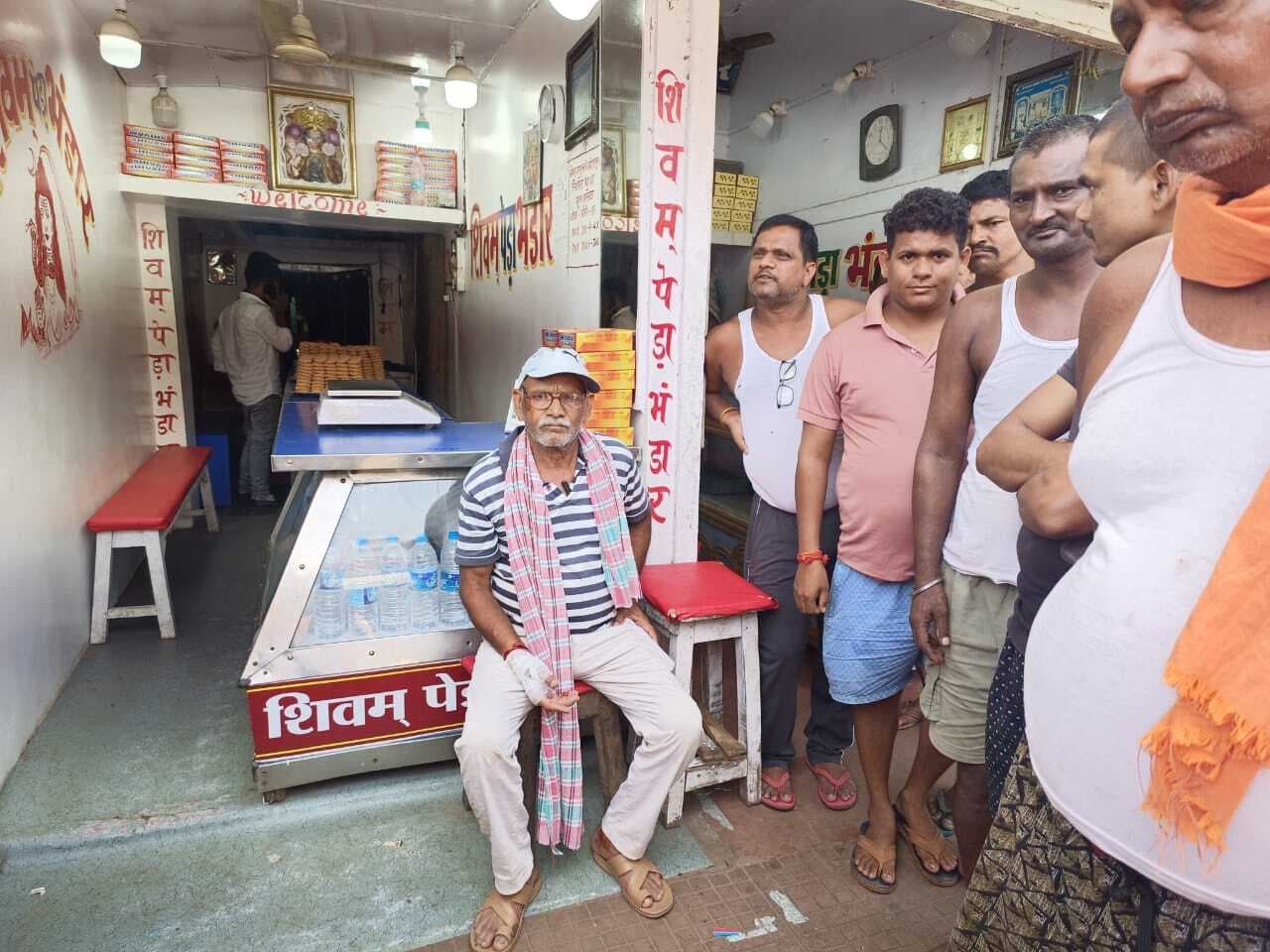 Deoghar news : एस्कोर्ट गाड़ी की टक्कर से दो बाइक सवार घायल, ग्रामीणों ने पुलिस वाहन को रोका