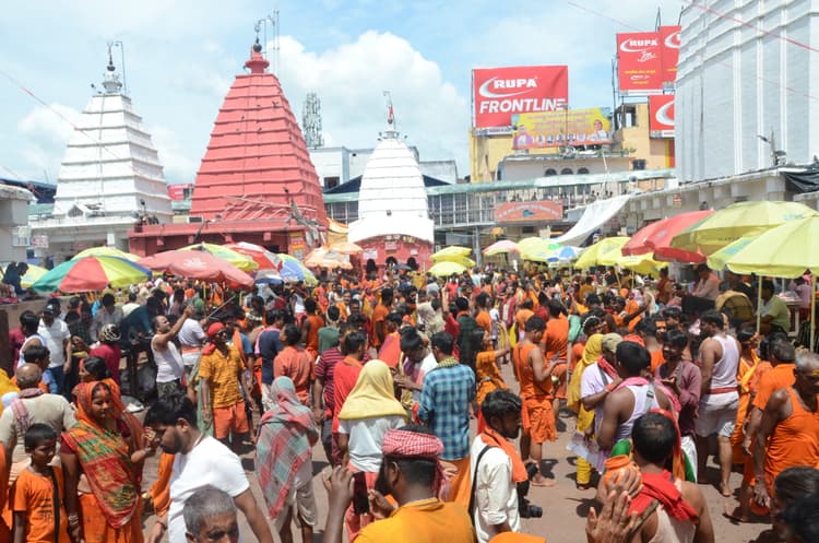 Deoghar news : भादो माह : स्पर्श पूजा के लिए बाबा मंदिर में उमड़ी श्रद्धालुओं की भीड़