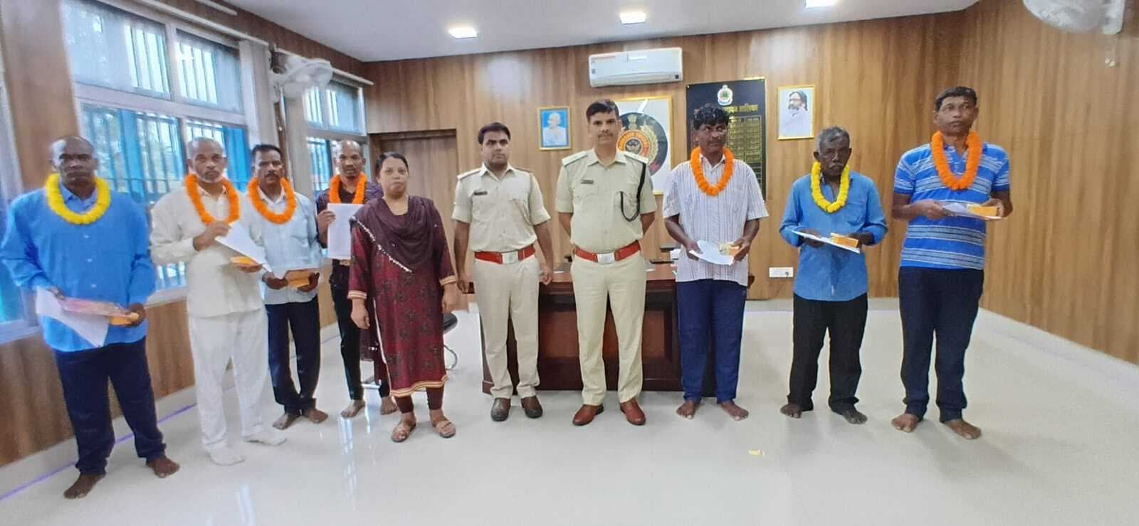 Jamshedpur news. अच्छे आचरण वाले 10 बंदी घाघीडीह जेल से हुए रिहा