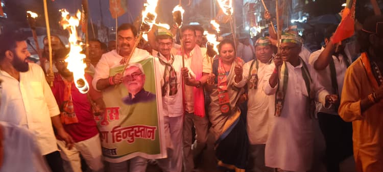 भाजपा ने शहर में निकाला मशाल जुलूस, एनडीए का बिहार बंद आज
