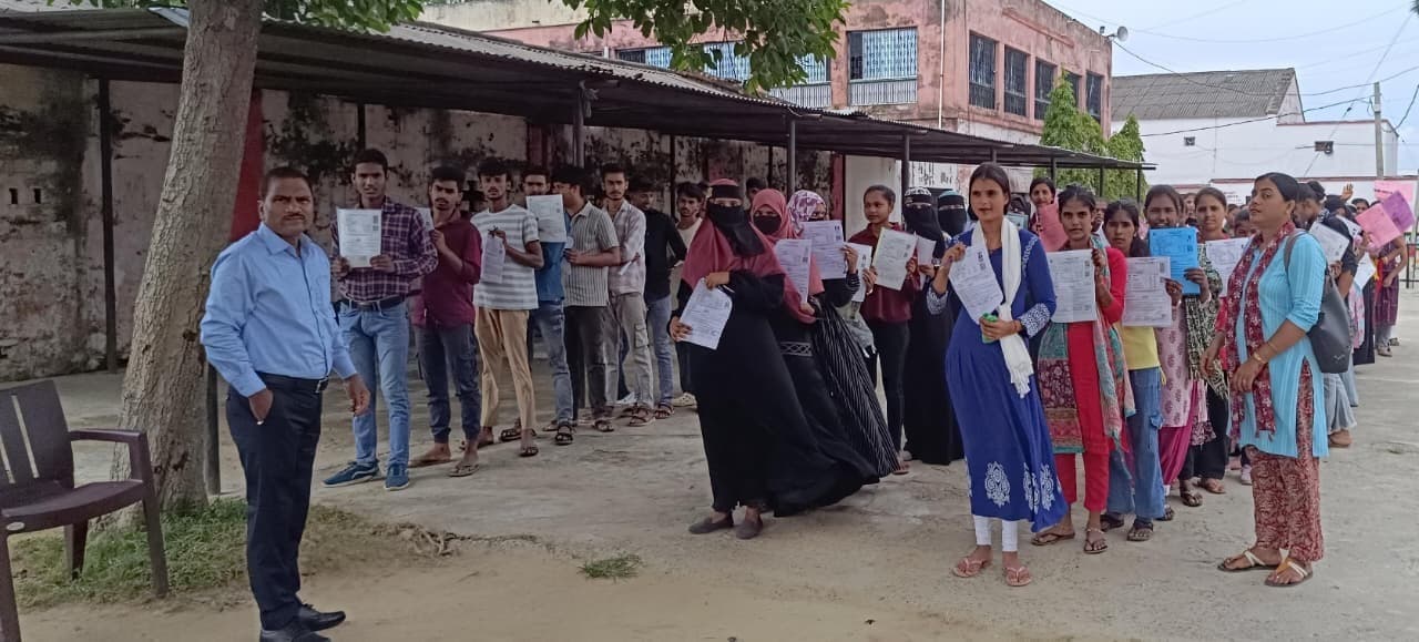 Madhubani News : आर के कॉलेज में चार वर्षीय स्नातक द्वितीय सेमेस्टर की परीक्षा कदाचारमुक्त सम्पन्न