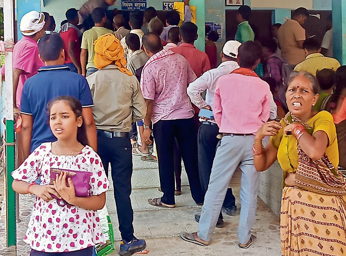 Saran News : अल्ट्रासाउंड जांच में अनियमितता के खिलाफ मरीजों ने किया हंगामा