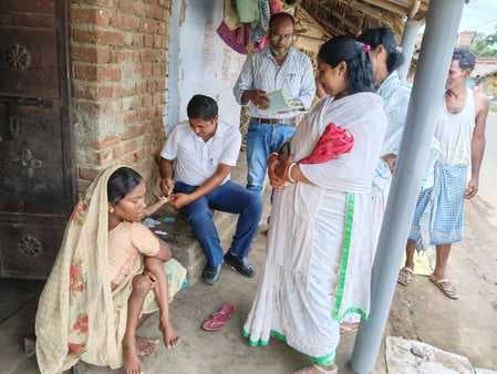 महादेव बथान में चला कालाजार खोज अभियान, ग्रामीणों को किया गया जागरूक