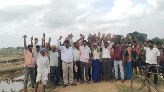 पोड़ैयाहाट के त्रिवेणी बीयर का गाइड वॉल ढहा, किसानों की फसल पर संकट