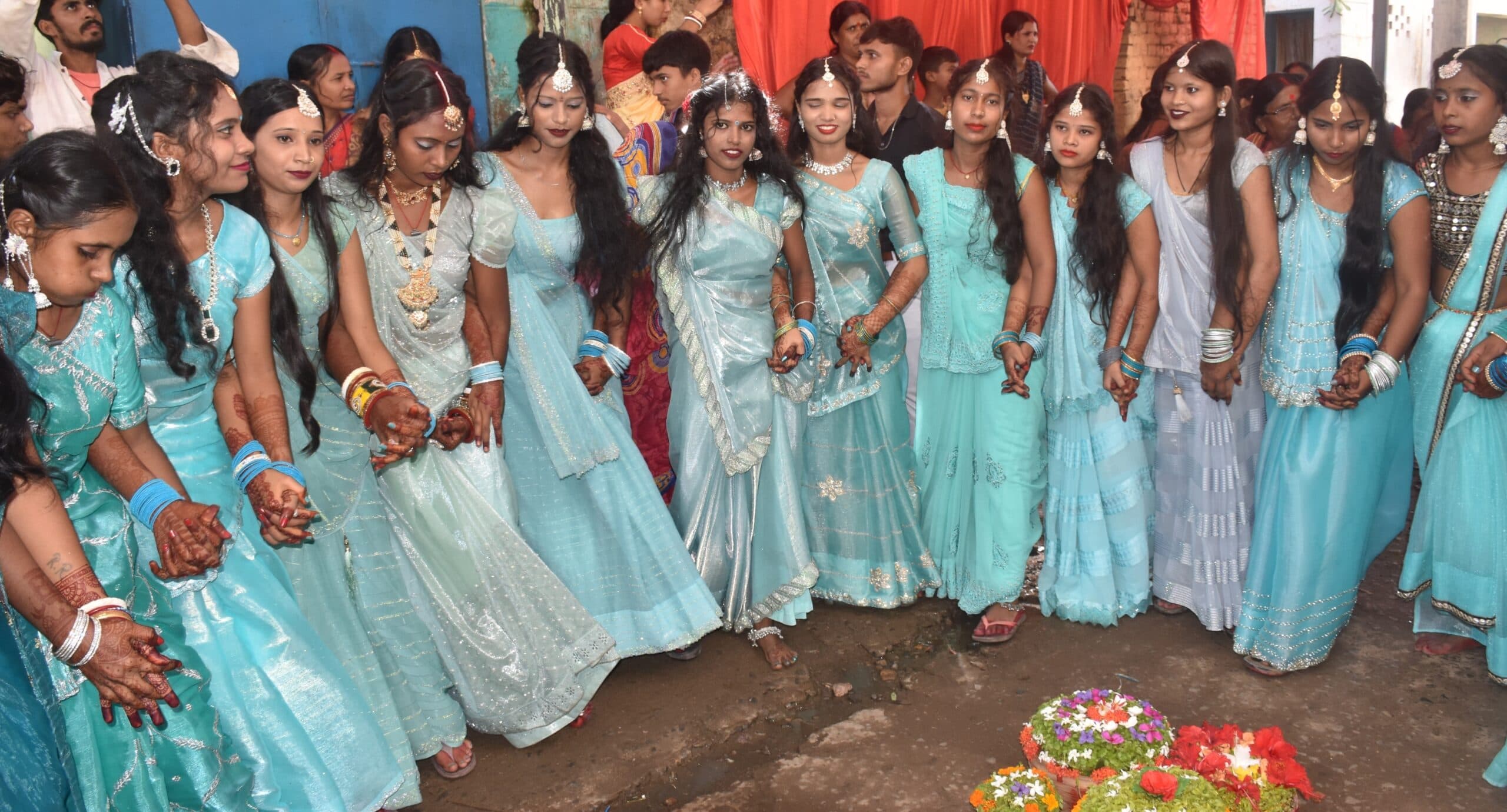 Bokaro News : आइज रे करम गोसाईं घरे-दुआरे...