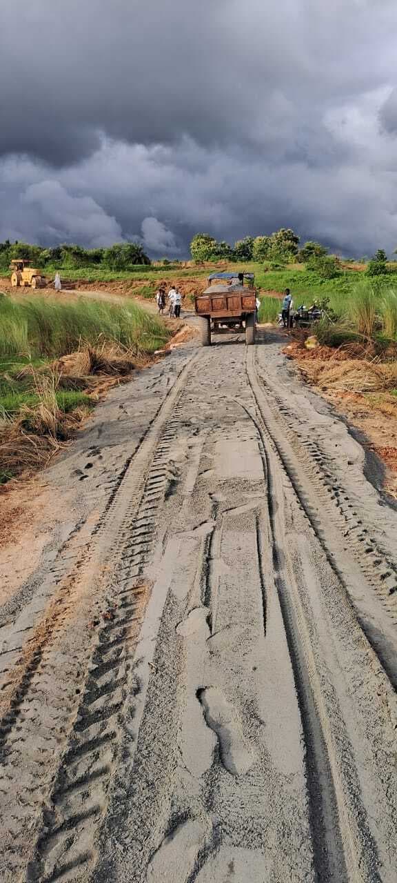 दक्षिणबहाल जोरिया पर ग्रामीणों ने बनाया डायवर्सन, महीने बाद आवागमन हो सकेगा शुरू
