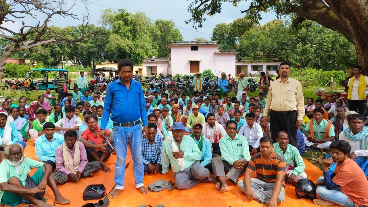 आदिवासियों ने की पेसा कानून जल्द लागू करने की मांग