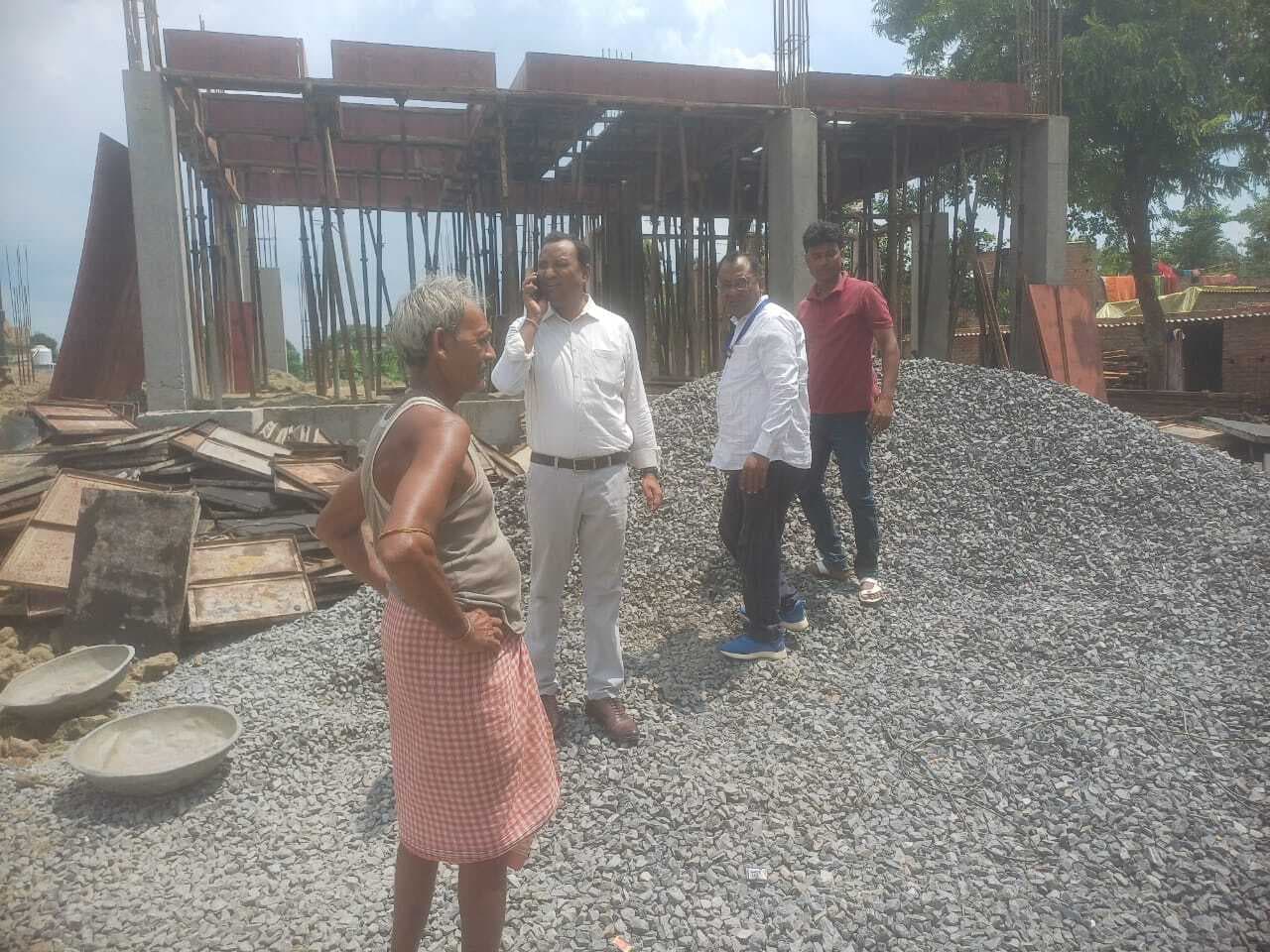 Samastipur News:निर्माणाधीन कम्युनिटी हेल्थ सेंटर का निरीक्षण