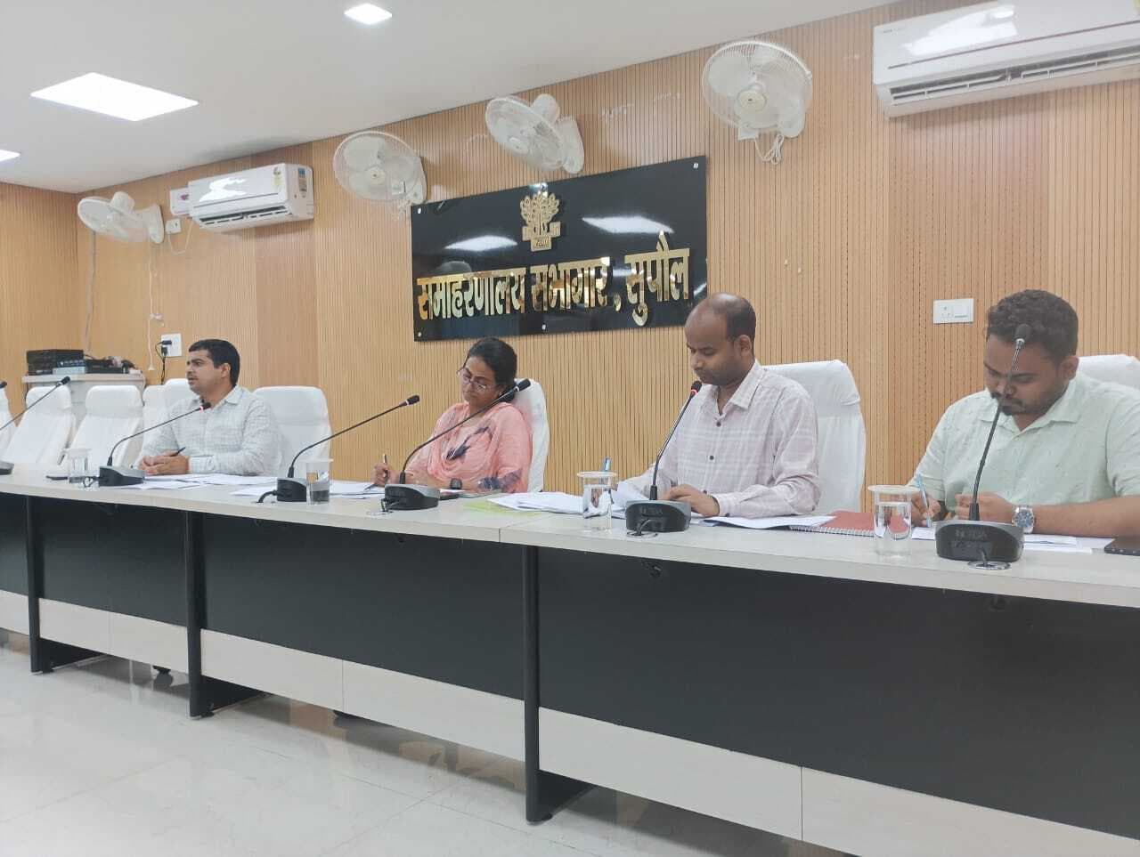 समीक्षा बैठक : 985 शिक्षकों का एक दिन का वेतन स्थगित, अनुपस्थित शिक्षकों पर होगी सख्त कार्रवाई