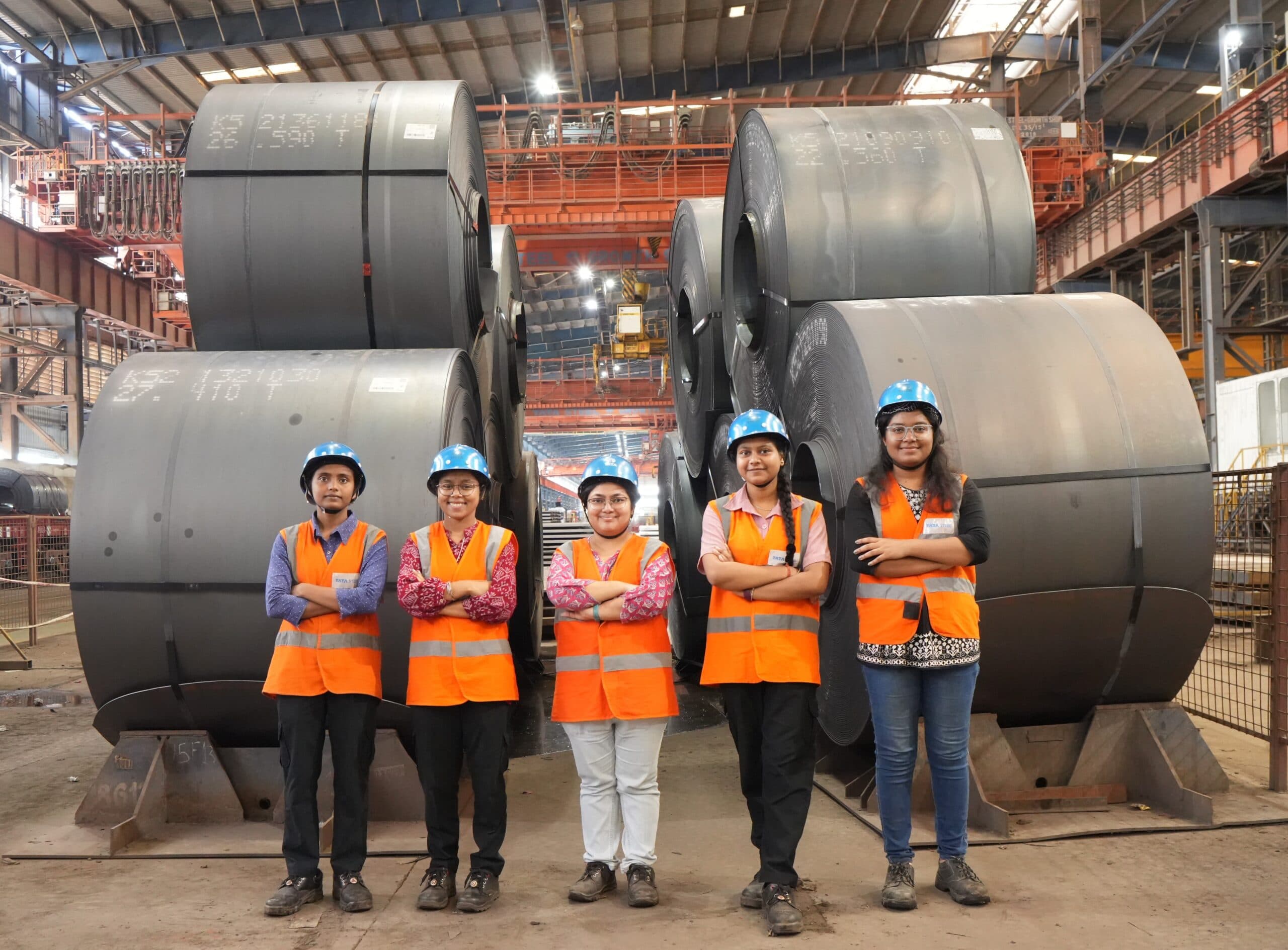 Jamshedpur news. टाटा स्टील ने कलिंगानगर प्लांट में आउटबाउंड लॉजिस्टिक्स की सभी तीन शिफ्टों में महिला को दी ड्यूटी