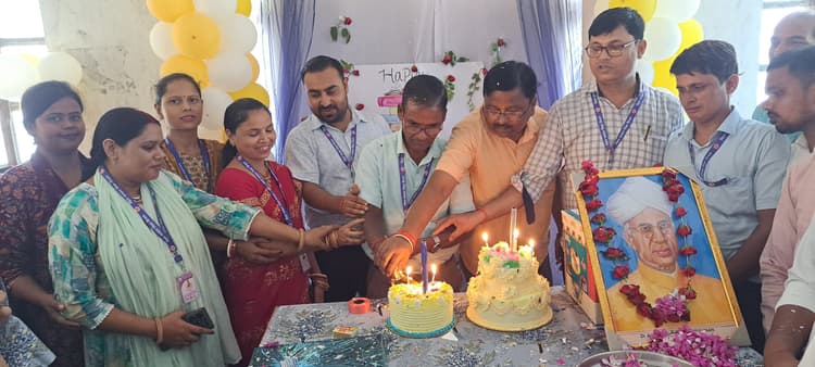 डॉ सर्वपल्ली राधाकृष्णन की मनायी गयी जयंती, शिक्षा का अलख जगाने का लिया संकल्प