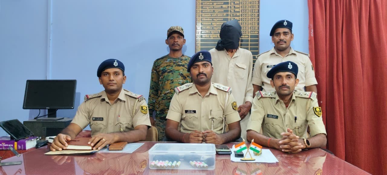 वारिसलीगंज से कट्टा व कारतूस के साथ बुजुर्ग गिरफ्तार