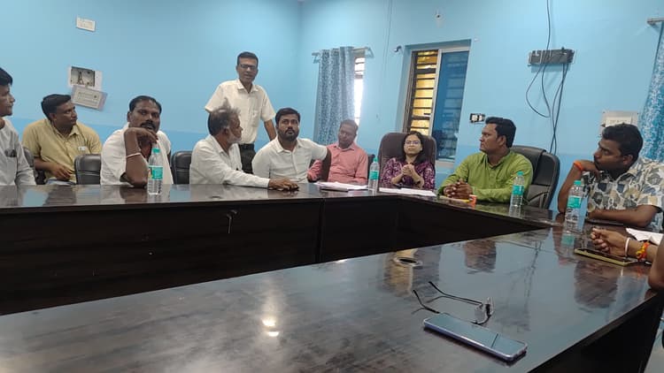 विभिन्न योजनाओं की दी जानकारी