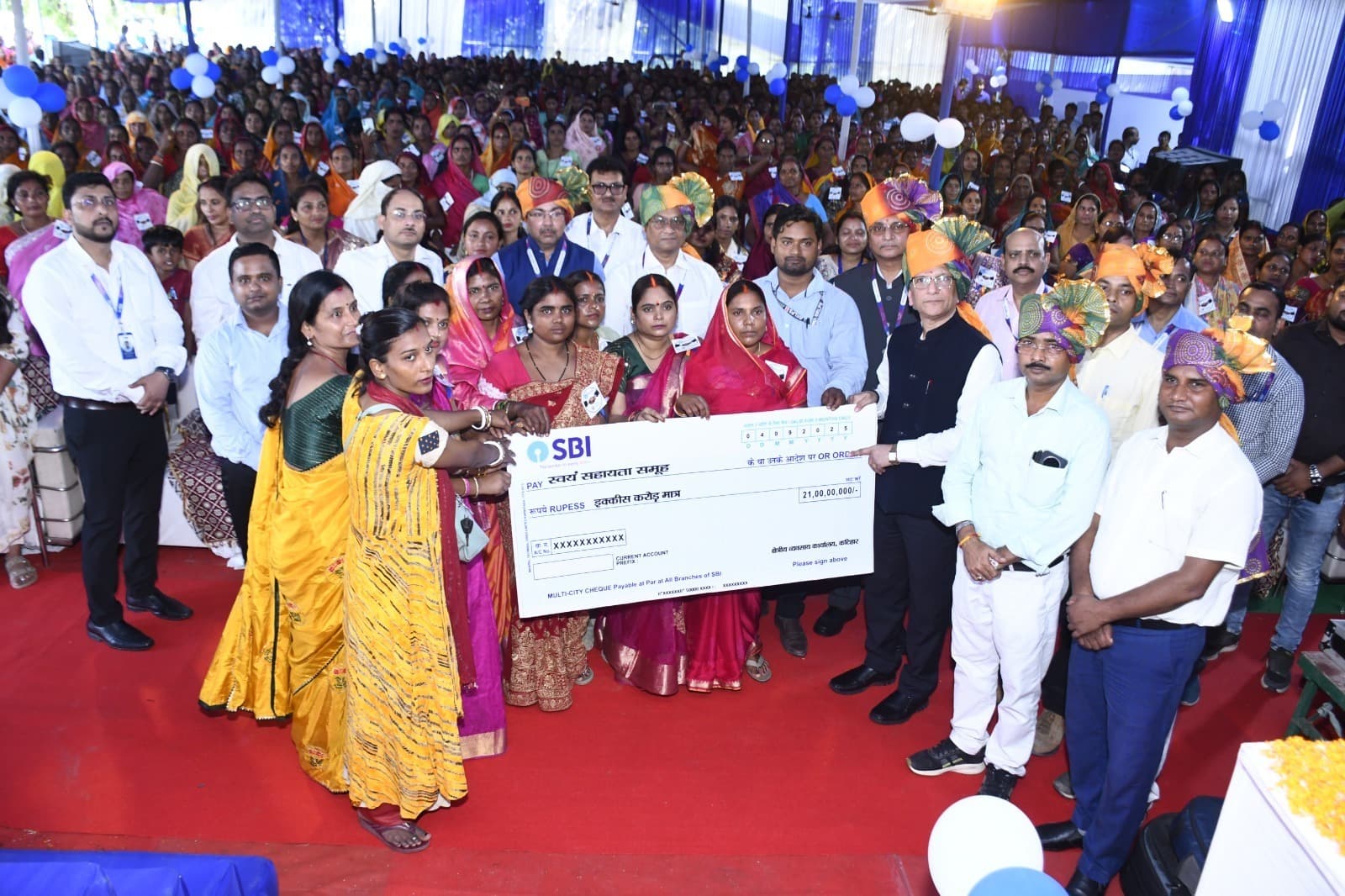 जीविका समूह को 21 करोड़ के ऋण राशि का मिला चेक