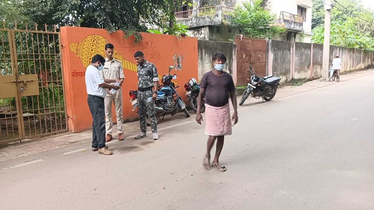 Deoghar News : रेलवे ट्रैक से अर्धनग्न अवस्था में शव बरामद, पहचान नहीं