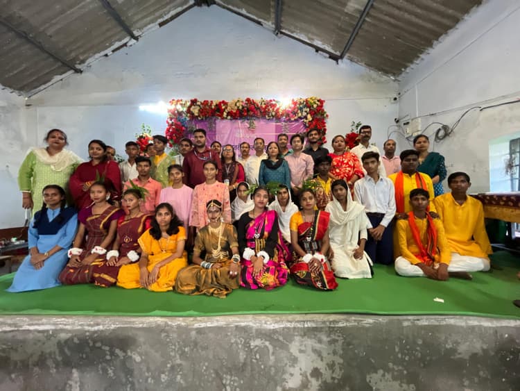 जिला स्तरीय कला उत्सव में बच्चों ने दिखायी प्रतिभा