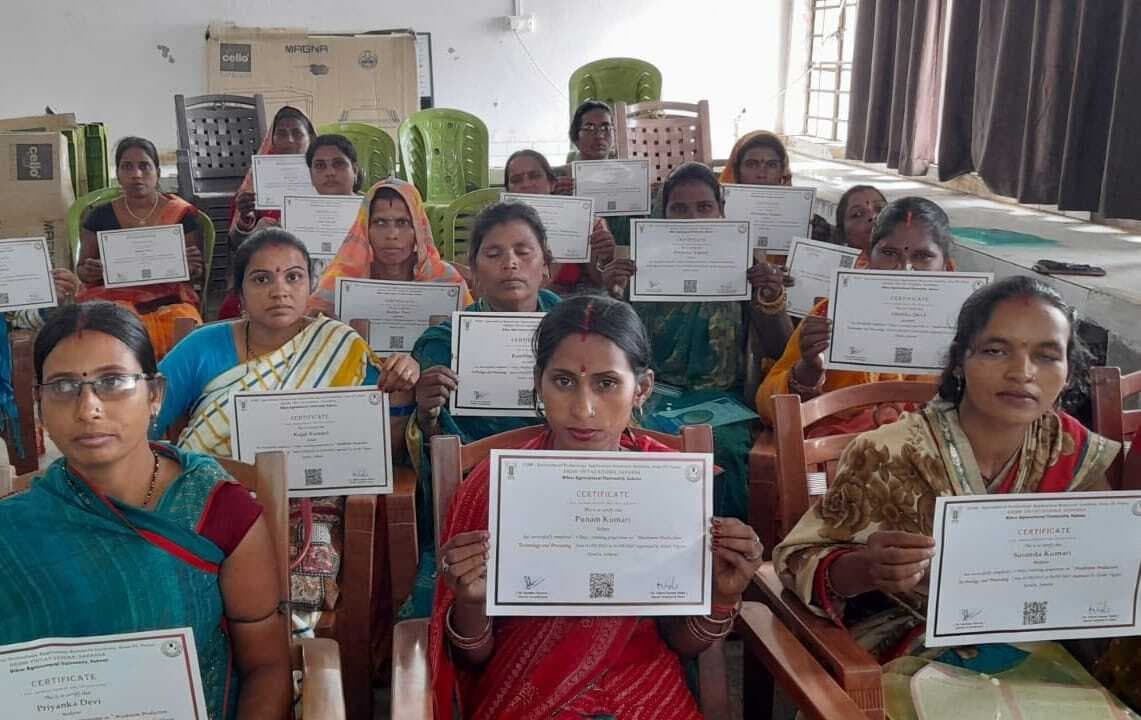 मशरूम उत्पादन तकनीक व प्रसंस्करण पर प्रशिक्षण संपन्न