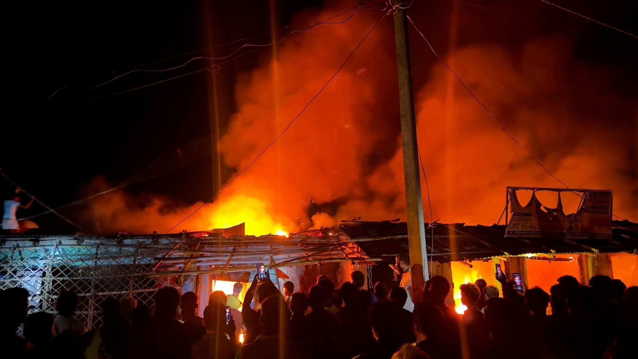 अगलगी में आधा दर्जन दुकान जले ,लाखों का नुकसान