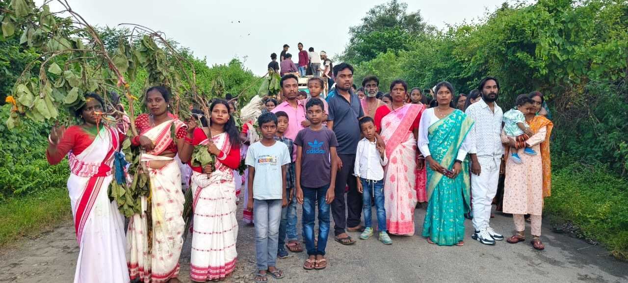 जलाशयों में किया जावा डलिया व करम का डाल का विसर्जन