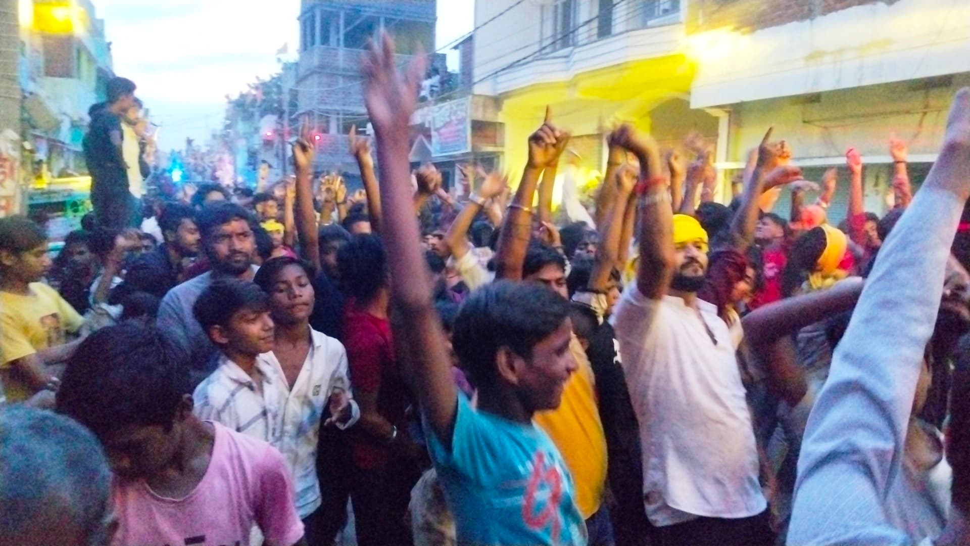 गणपति प्रतिमा विसर्जन को लेकर निकाली गयी शोभायात्रा, जयघोष से गूंजा वातावरण