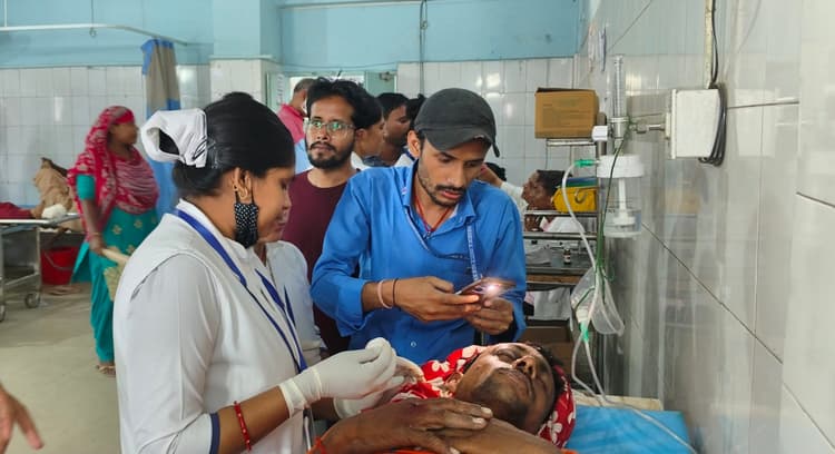 15 धूर जमीन को लेकर चला डंडा व ईंट पत्थर, 10 लोग जख्मी