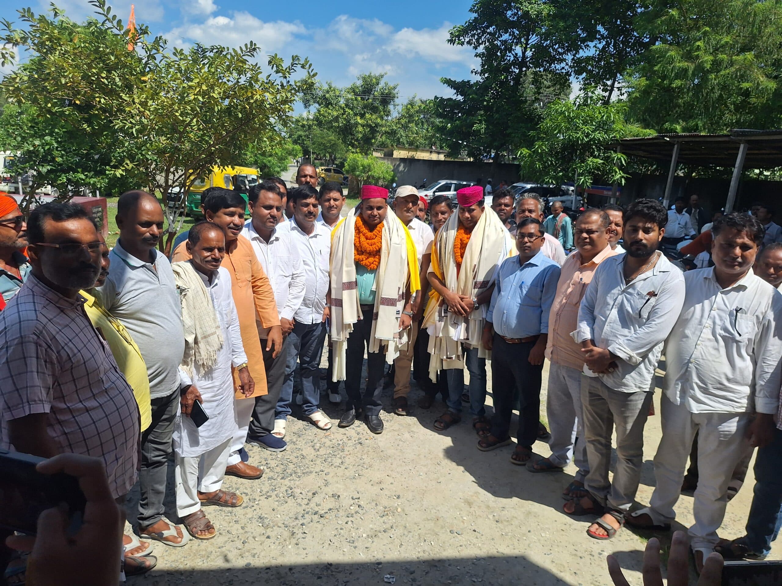 स्थानांतरण पर थानाध्यक्ष को दी विदाई