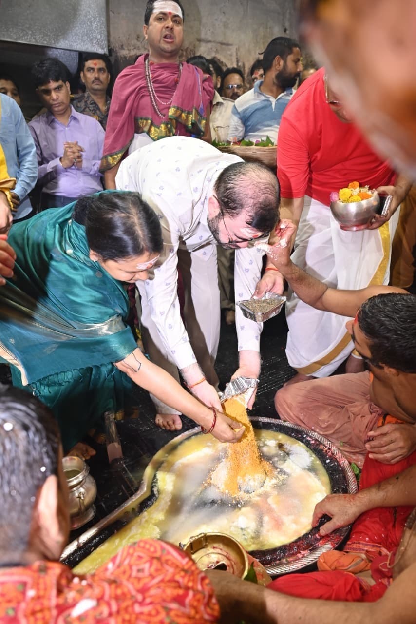 Deoghar News : मुख्य सचिव ने किया बाबा बैद्यनाथ का जलाभिषेक