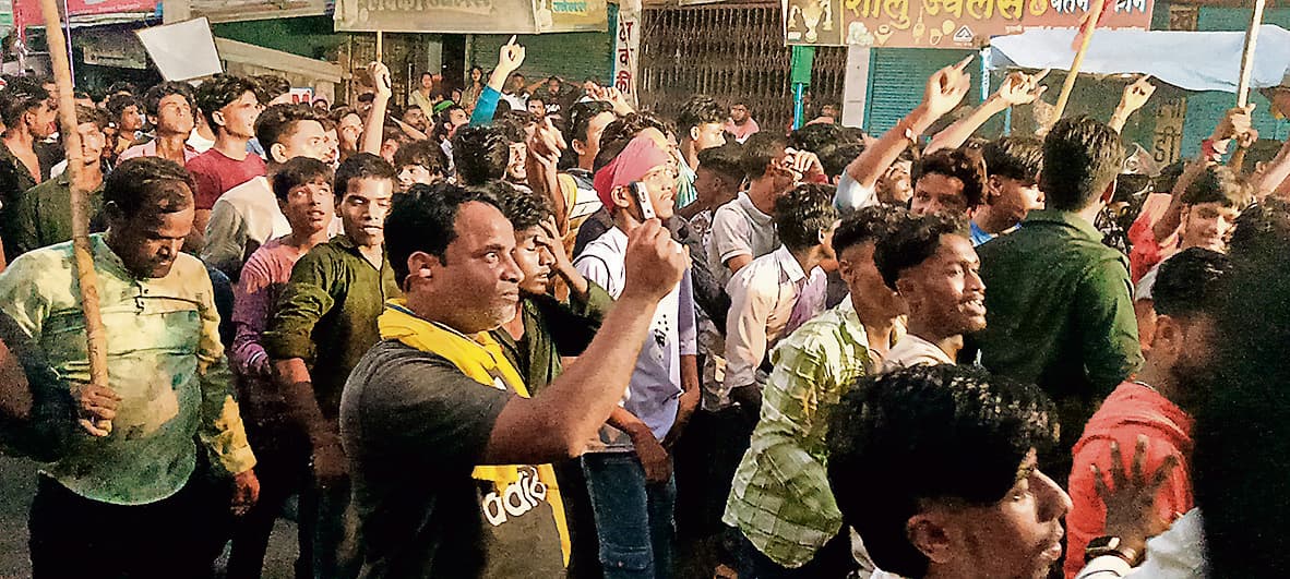 Siwan News : ऐतिहासिक बड़हरिया महावीरी मेला शांतिपूर्वक संपन्न