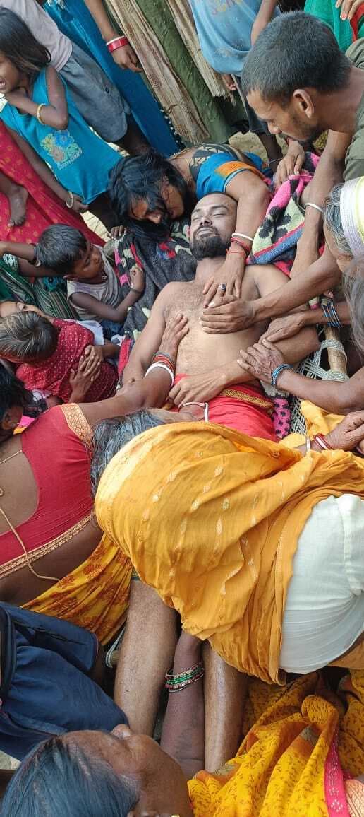 आंगन में सोये युवक को सांप ने डंसा, झाड़-फूंक के चक्कर में मौत