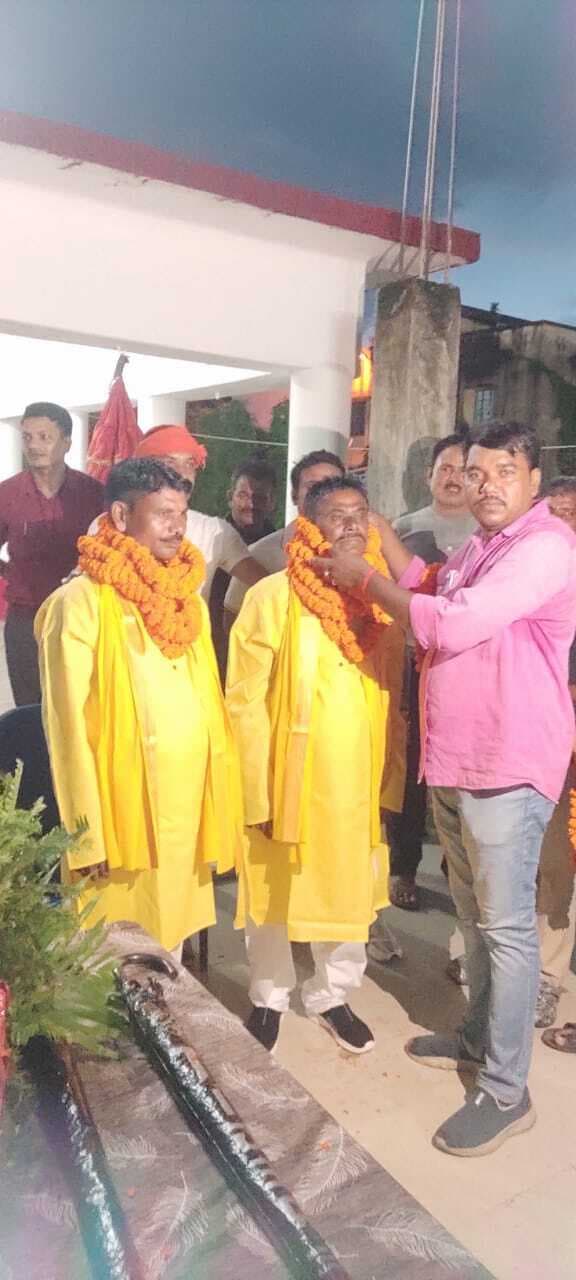 समारोह में सेवानिवृत चौकीदार को दी विदाई