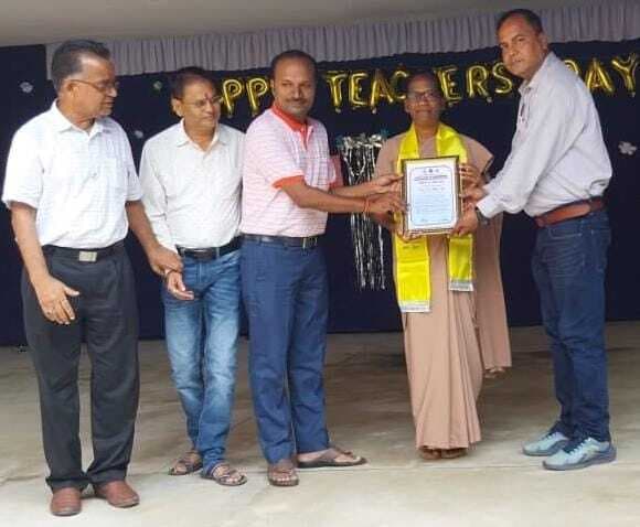 Deoghar news : लायंस क्लब ने संत जोसेफ हाइस्कूल की प्राचार्या को किया सम्मानित