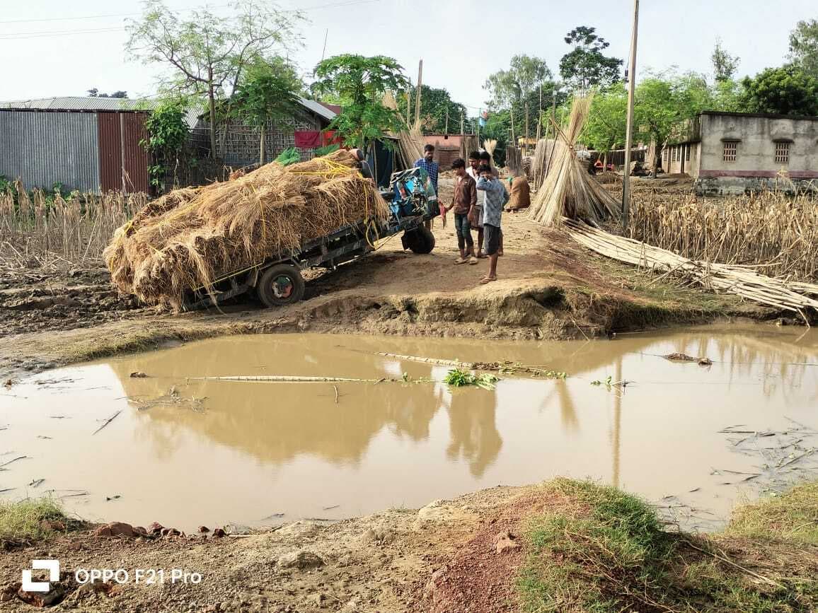 दियारा क्षेत्र में फिर बढ़ने लगा जलस्तर, मुख्य सड़क कटने से टूटा कनेक्शन