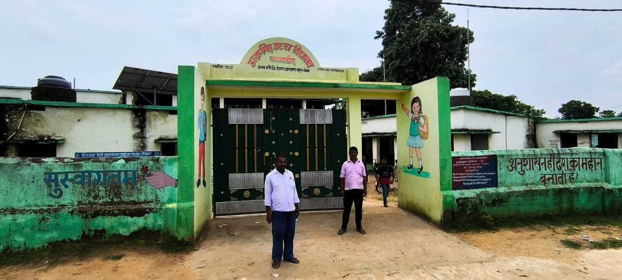 Deoghar news : सात शिक्षकों के भरोसे 900 छात्र-छात्राओं का हो रहा पठन-पाठन