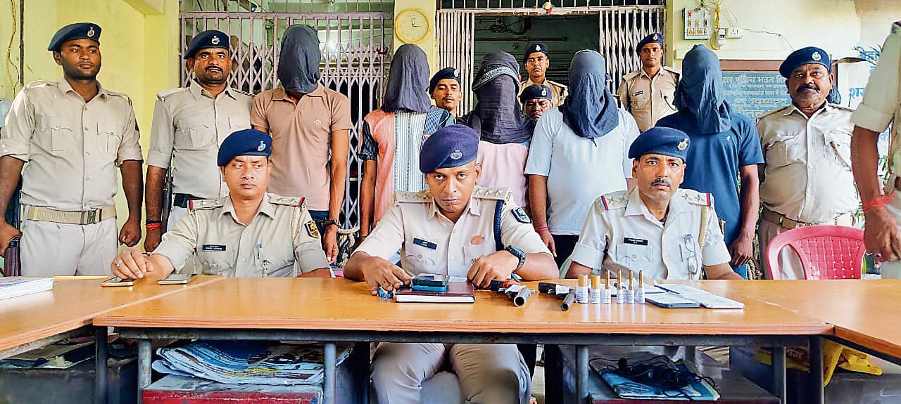 Siwan News : नेहा ज्वेलर्स और बर्तन दुकान पर हुई गोलीबारी का खुलासा, पांच बदमाश गिरफ्तार