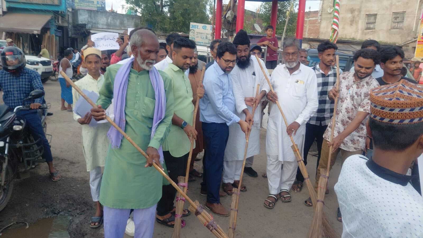 हज़रत मोहम्मद साहेब के जन्मदिवस पर चलाया गया सफाई अभियान