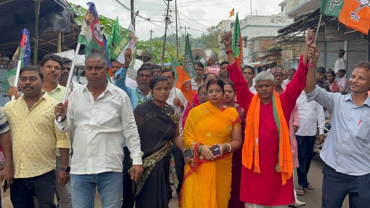 महागठबंधन के खिलाफ एनडीए ने निकाला जुलूस