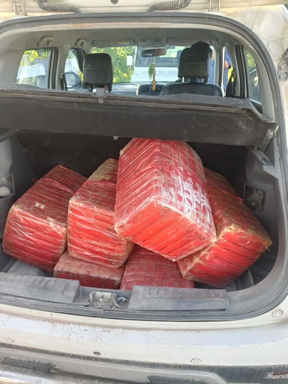 Madhubani News : 125 किलो गांजा व 250 लीटर अंग्रेजी शराब सहित पांच तस्कर धराये