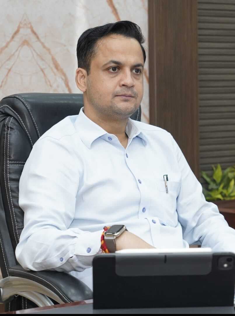 Madhubani News : समय पर कार्यालय नहीं आने वालों पर सख्ती, 83 के विरुद्ध कार्रवाई का डीएम ने भेजा प्रस्ताव